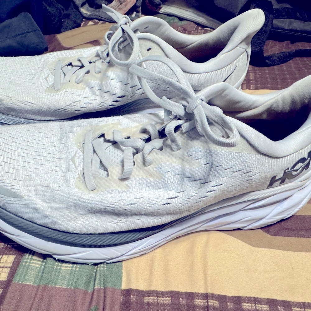 HOKA Clifton Athletic Shoe. Excellent Condition Men’s 9 Women’s 10.5